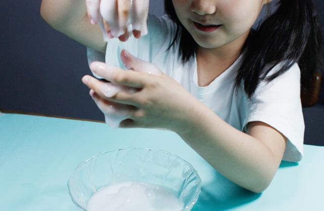 大人孩子都爱的自制无硼砂史莱姆