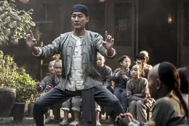 我们都知道黄飞鸿名扬天下，其实他的父亲黄麒英更加传奇