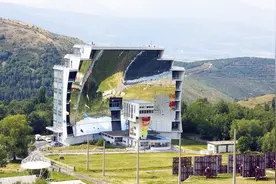 世界最大的放大镜，瞬间能升温3500度，还能把钢铁瞬间融化！