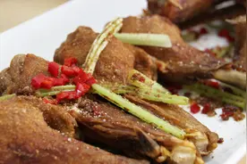 椒盐鸭翅的家常做法，一道下酒好菜，少不了的待客美食