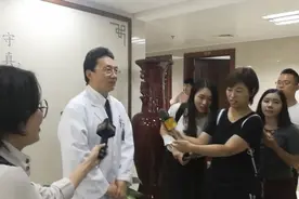 神奇！用猪小肠“修补”人肠破洞，世界首例！医生这样说视频封面