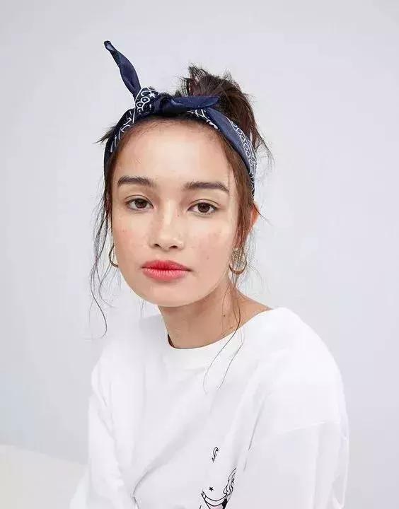 bershka官网 bershka官网插图(42) 脸大不要怕|盘点最全的“瘦脸减龄”发带,内涵实用教学!