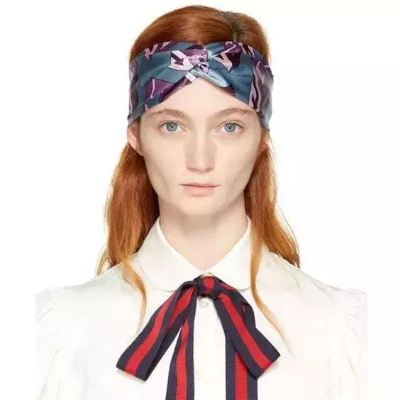 bershka官网 bershka官网插图(51) 脸大不要怕|盘点最全的“瘦脸减龄”发带,内涵实用教学!