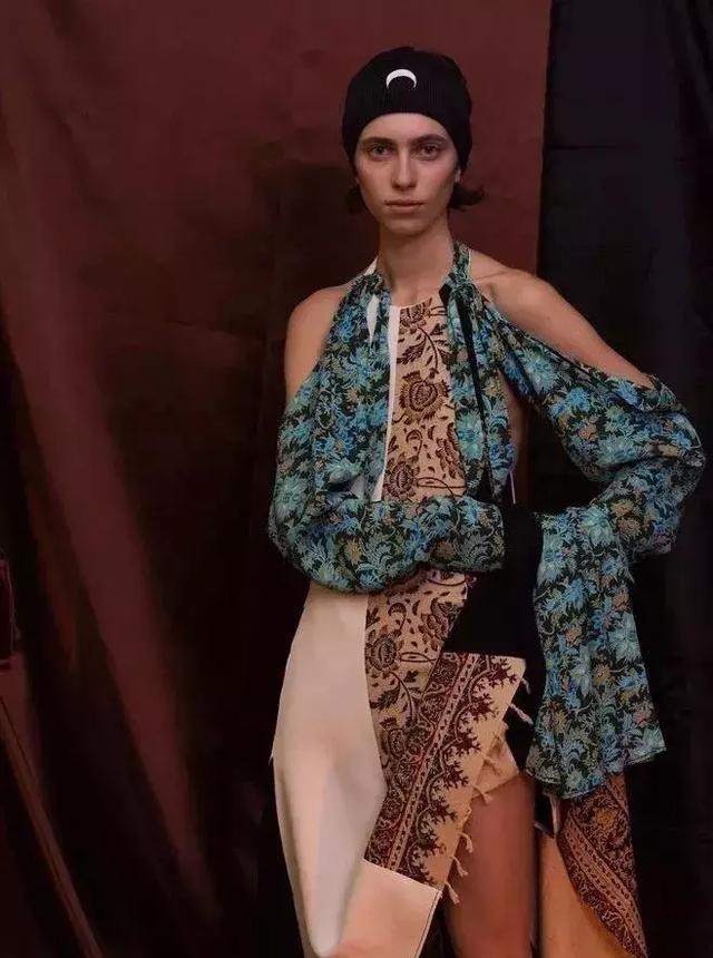 bershka官网 bershka官网插图(16) 脸大不要怕|盘点最全的“瘦脸减龄”发带,内涵实用教学!