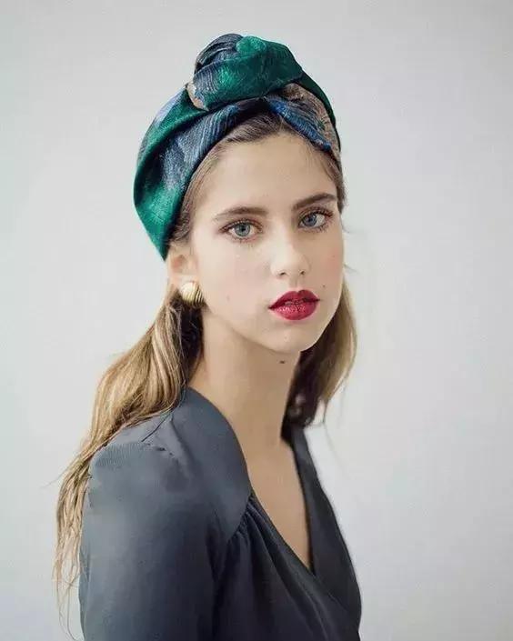 bershka官网 bershka官网插图(28) 脸大不要怕|盘点最全的“瘦脸减龄”发带,内涵实用教学!