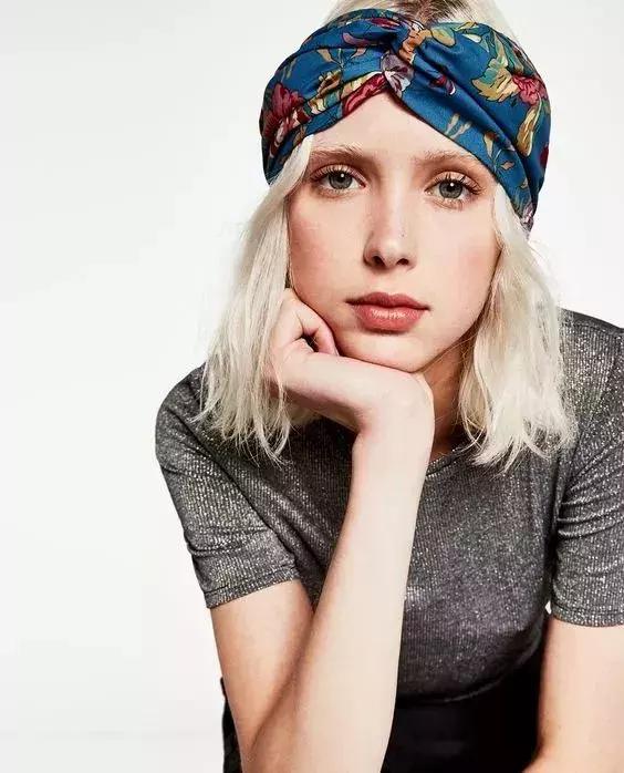 bershka官网 bershka官网插图(30) 脸大不要怕|盘点最全的“瘦脸减龄”发带,内涵实用教学!