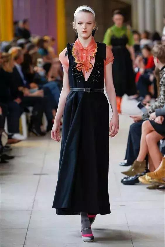 bershka官网 bershka官网插图(13) 脸大不要怕|盘点最全的“瘦脸减龄”发带,内涵实用教学!