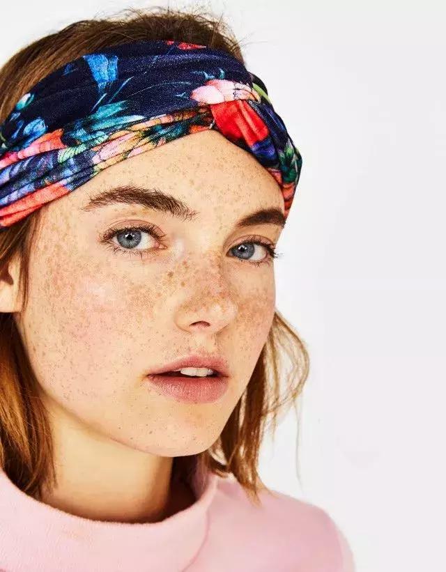 bershka官网 bershka官网插图(64) 脸大不要怕|盘点最全的“瘦脸减龄”发带,内涵实用教学!