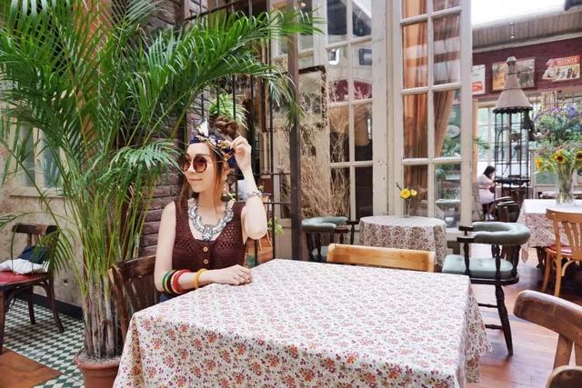 bershka官网 bershka官网插图(45) 脸大不要怕|盘点最全的“瘦脸减龄”发带,内涵实用教学!