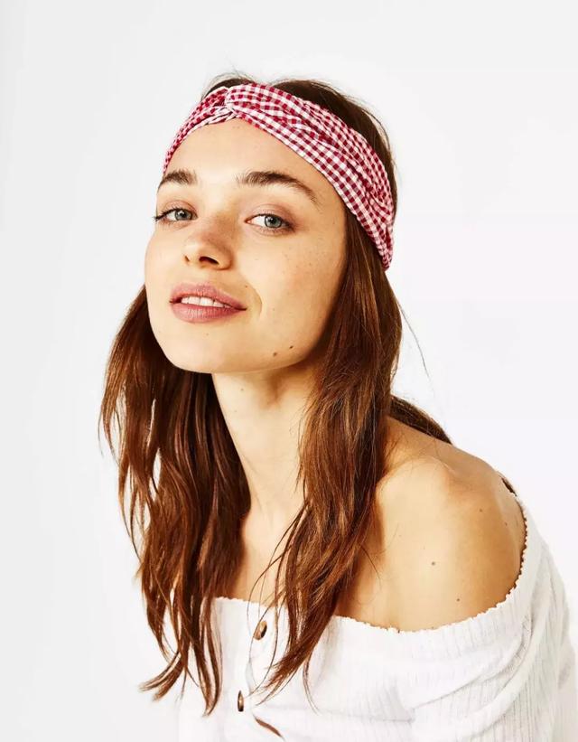 bershka官网 bershka官网插图(67) 脸大不要怕|盘点最全的“瘦脸减龄”发带,内涵实用教学!