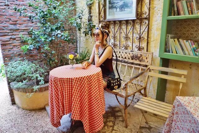 bershka官网 bershka官网插图(46) 脸大不要怕|盘点最全的“瘦脸减龄”发带,内涵实用教学!