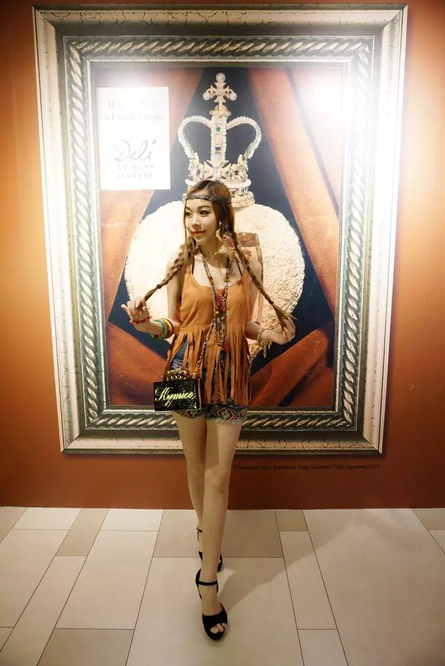 bershka官网 bershka官网插图(22) 脸大不要怕|盘点最全的“瘦脸减龄”发带,内涵实用教学!