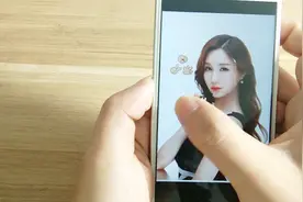 在微信聊天发送图片时，只要花两秒钟打开此功能，可任意添加特效