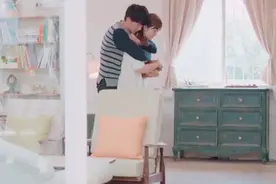 初识美女一眼就喜欢，不料被兄弟泡走，兄弟去世不知能否修成正果视频封面