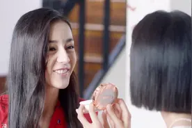 这样一对闺蜜多好呀！早上一起化妆吃早饭，互相关心互相照顾视频封面