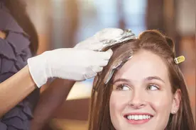 俄国造型师打造世界杯创意发型，妹子头顶足球或许成一种时尚