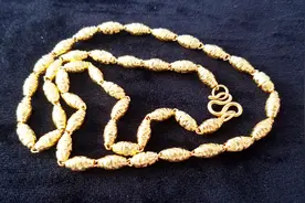 黄金项链会越戴越长，难道它真的有灵性？小闫来揭秘视频封面