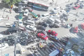 绿灯亮了3秒之后你还不走，直接扣6分罚款200元，为什么会这样？视频封面