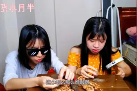 偷偷拿了家里的核桃，两姐妹比赛吃核桃，结果泰迪进来破坏气氛！视频封面
