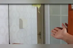 卫生间镜子天天擦还是脏？可能都是抹布的错，用它喷一喷立马干净视频封面