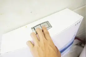 厕所水箱上面的2个按钮，原来这么多年都按错了，这样用才是对的视频封面