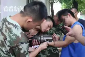 手铐“失灵”打不开 消防员5分钟完成破拆帮嫌犯排除“腕”难图片