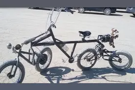 国外大叔发明4轮自行车，靠电力驱动，这真的好骑吗？视频封面