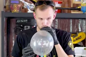 老外将六氟化硫冰冻，还能改变声音吗？猜中开头没猜中结局