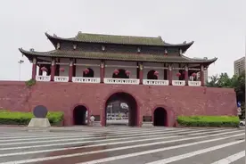 广东东莞：莞城迎恩门，建于明代1384年，东莞历史文化的象征视频封面