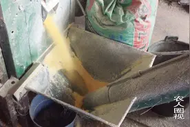 玉米粥，就是由这款机器碾碎玉米之后，才能煮出来的！视频封面