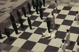 世界棋王和AI下棋，棋王出乎意料的一步棋，AI直接宕机了！视频封面