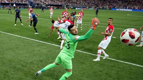 法国4比2战胜克罗地亚！时隔20年重夺大力神杯