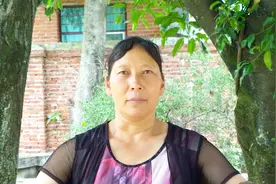 52岁农村妈妈有18个女儿，却一直把她们当宝贝视频封面