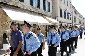 中国警察亮相克罗地亚！中克警务首次联合巡逻正式启动视频封面