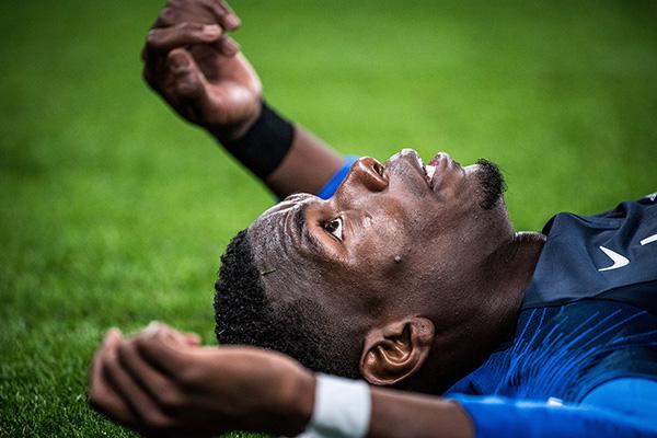 前线｜博格巴笑了：最幸福的事，就是和妈妈捧起大力神杯