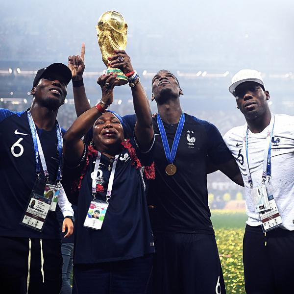 前线｜博格巴笑了：最幸福的事，就是和妈妈捧起大力神杯