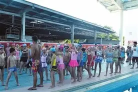三亚中小学生暑假作业是学游泳！预计今年底建成13个拼装式泳池！图片