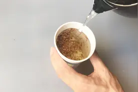 香烟泡水，经常抽烟的都不知道，学会了受用一生视频封面