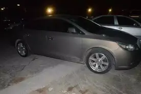 姐姐刚要开车就被劫匪揪住头发！看11岁妹妹如何机智“破局”图片