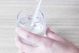 白醋加蜂蜜一起喝下，解决了很多人的难言之隐，现在知道还不晚视频封面
