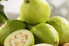 番石榴可促进胰岛素分泌，有助于降血糖，但是要小心这些事