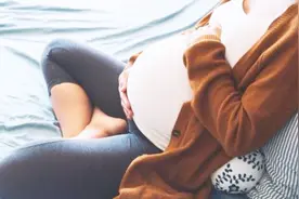 宝宝“脐带绕颈”?多半和孕妈这几个生活习惯有关，孕妈要避免！