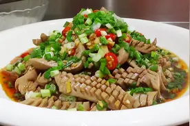 大厨教你做一道葱油腰花，鲜香滑嫩无腥味，吃一口满嘴香！