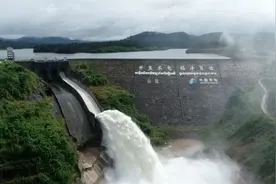 柬埔寨电费15年降价一半 全靠中国企业建设的水电站丨交叉点看视频封面