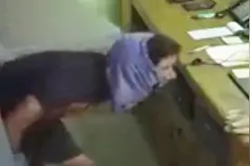 重口味盗窃 小偷内裤套脸当头套视频封面