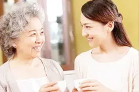 二胎宝宝出生时不哭反而笑，婆婆一巴掌打得大哭，医生：做得好视频封面