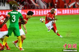 塔利斯卡首秀“戴帽” 广州恒大4比0贵州恒丰图片