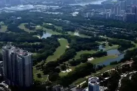 这片中心地块将被无偿收回 实拍深圳高尔夫球场内70栋别墅群视频封面