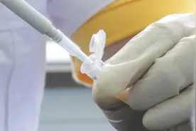 农村朋友要留意！血吸虫病会传染！万一患病别紧张，能治！视频封面