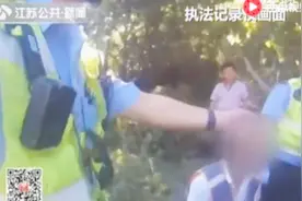 外卖小哥交通违法，被拦下不服怼交警，一查竟然是逃犯视频封面